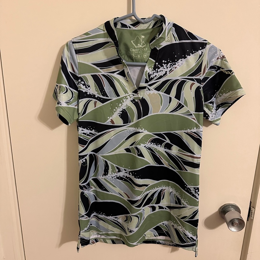 Women’s s small oga Oahu golf apparel golf polo shirt. NWOT